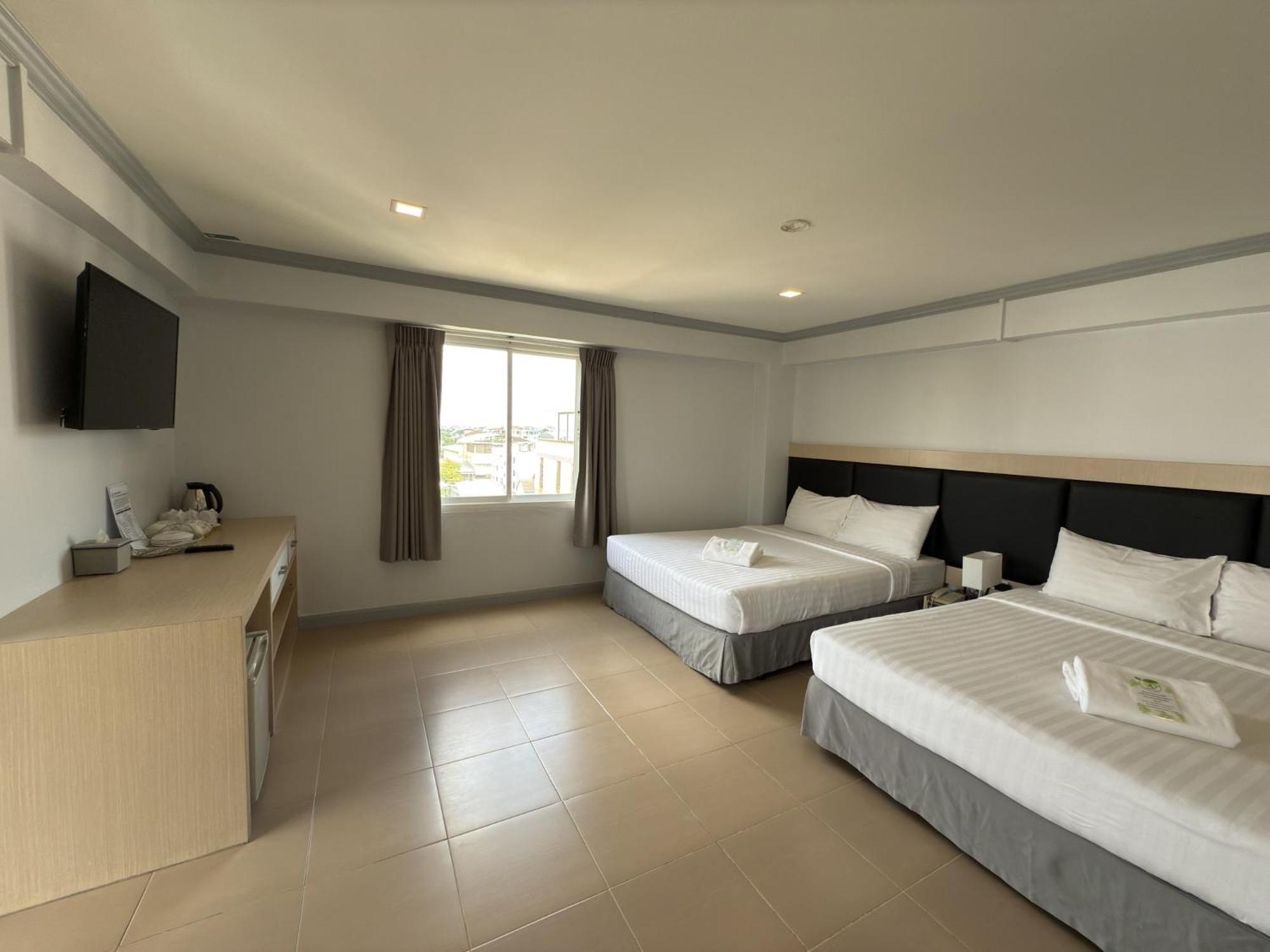 Regent Ngamwongwan Hotel Nonthaburi Exterior photo