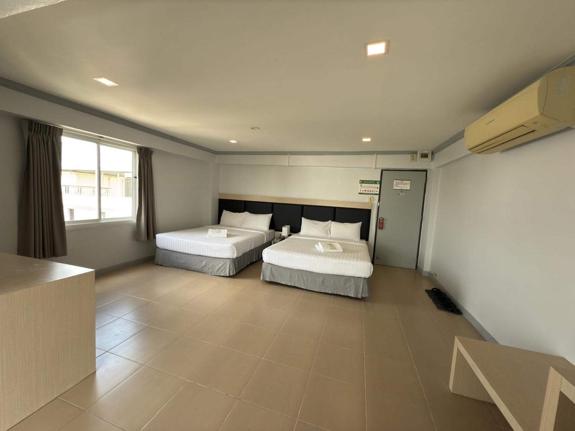 Regent Ngamwongwan Hotel Nonthaburi Exterior photo