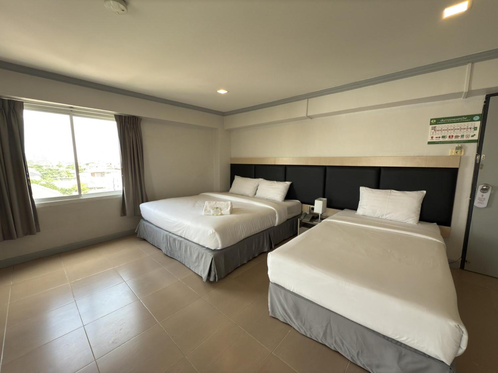 Regent Ngamwongwan Hotel Nonthaburi Exterior photo